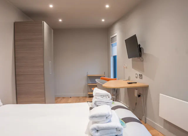 StudioLuxe room image 3