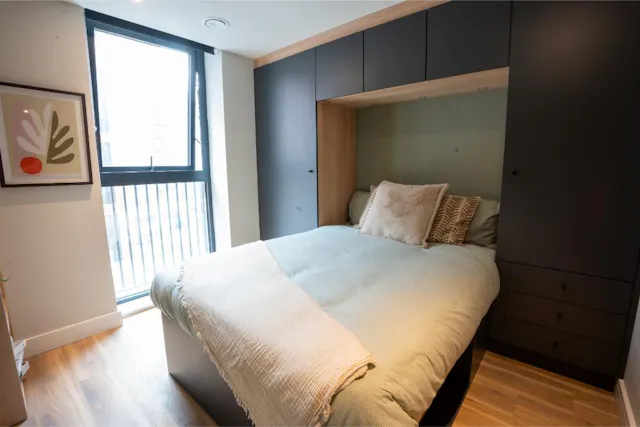 Ensuite 4 Bed Apartment room image 1