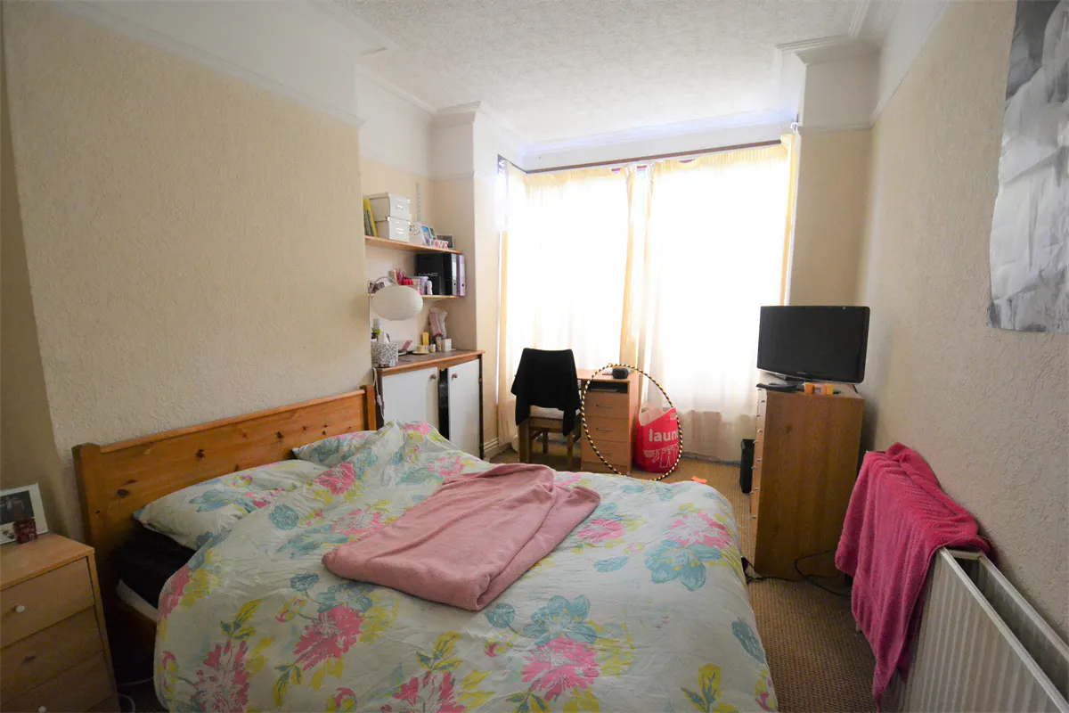 5 Bedroom Apartment ROOM 1