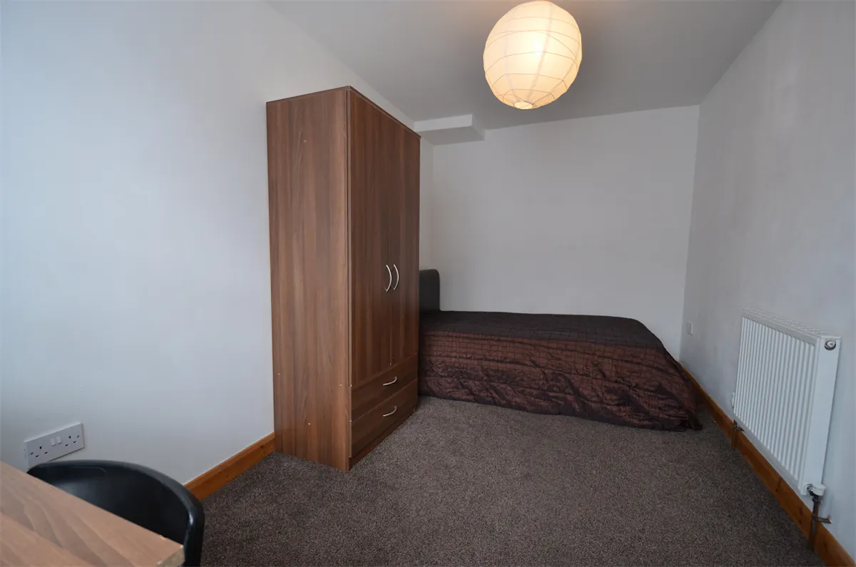 7 Bedroom Apartment ROOM