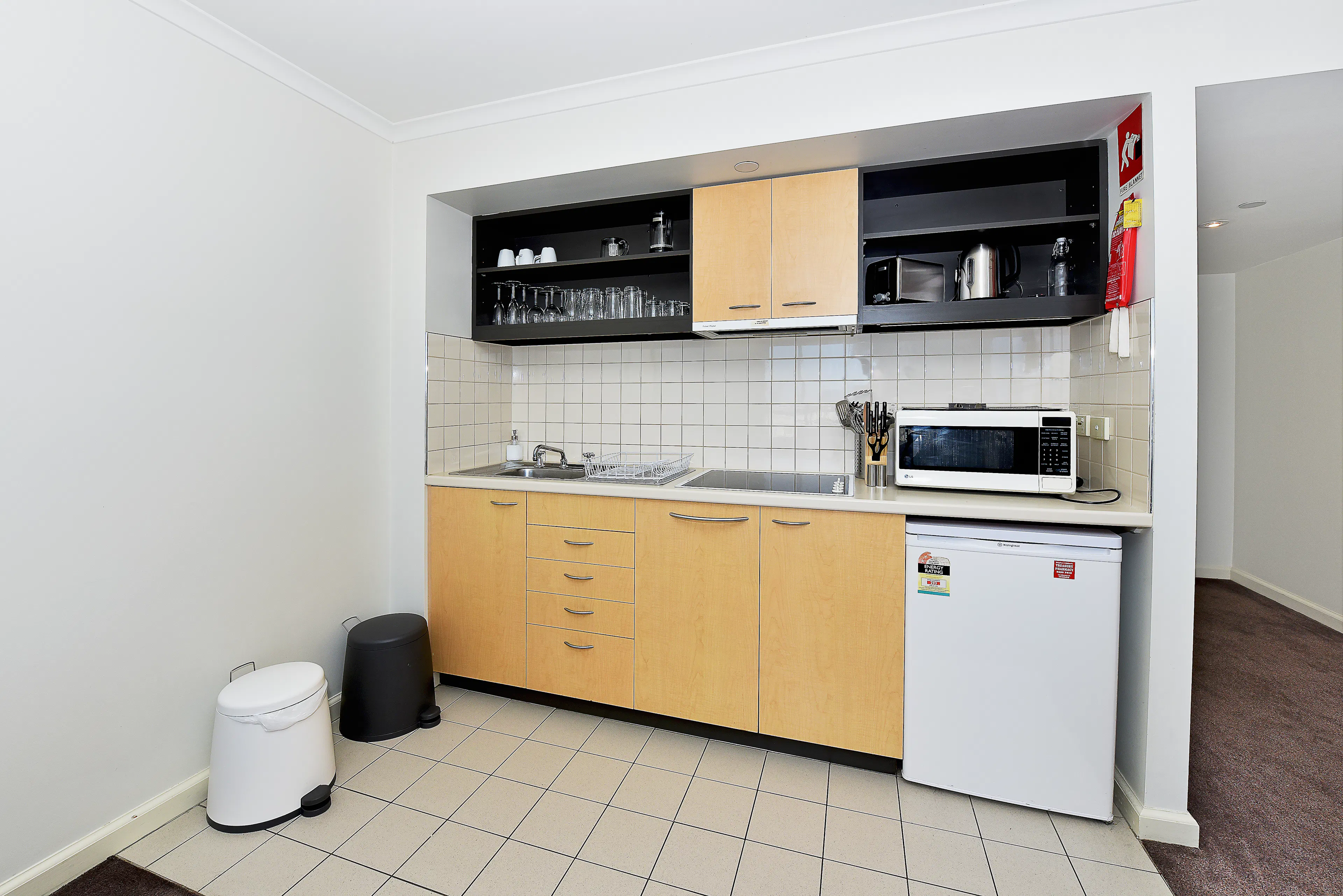 Studio Apartment (605) KITCHEN 2