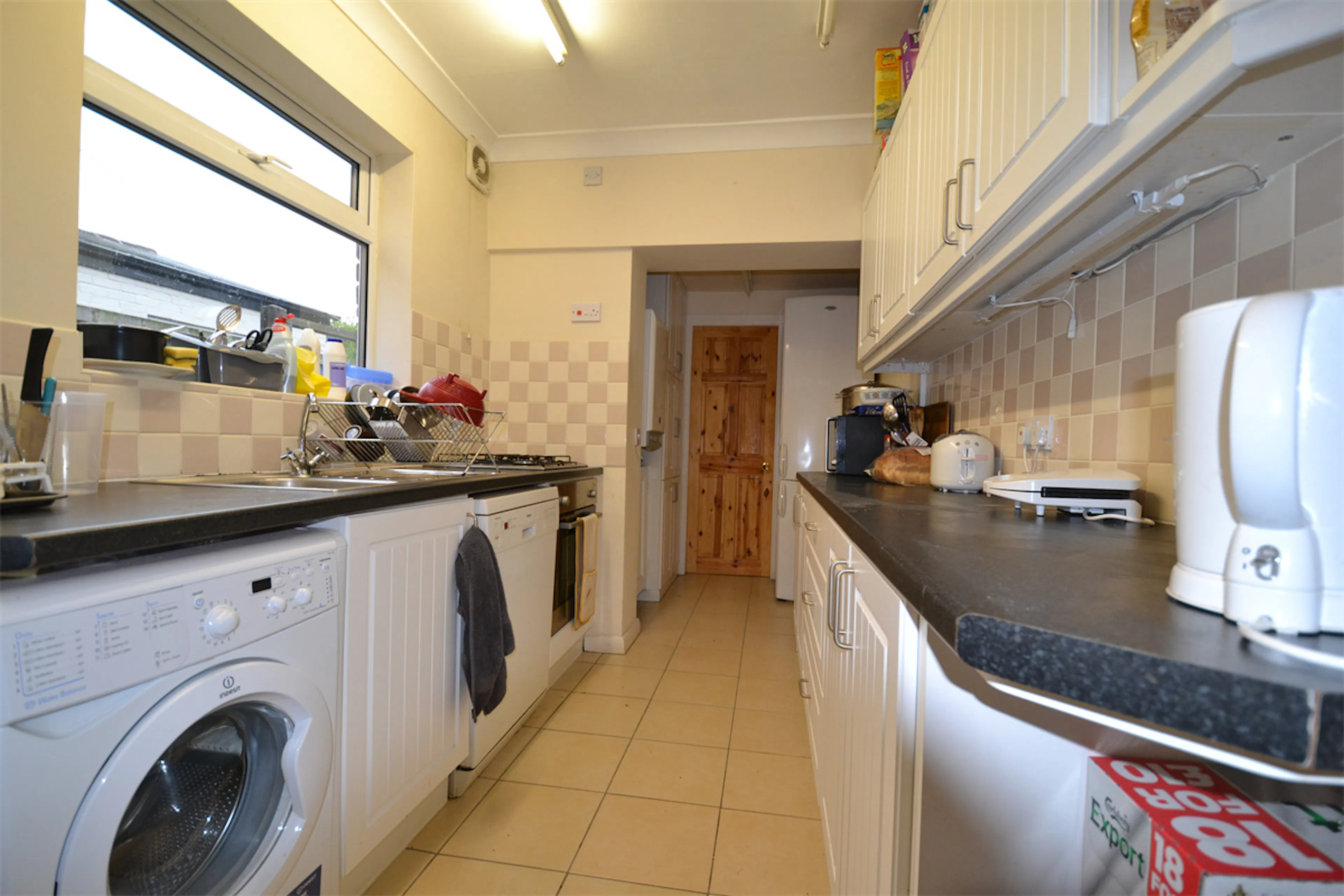 4 Bed Apartment KITCHEN 2
