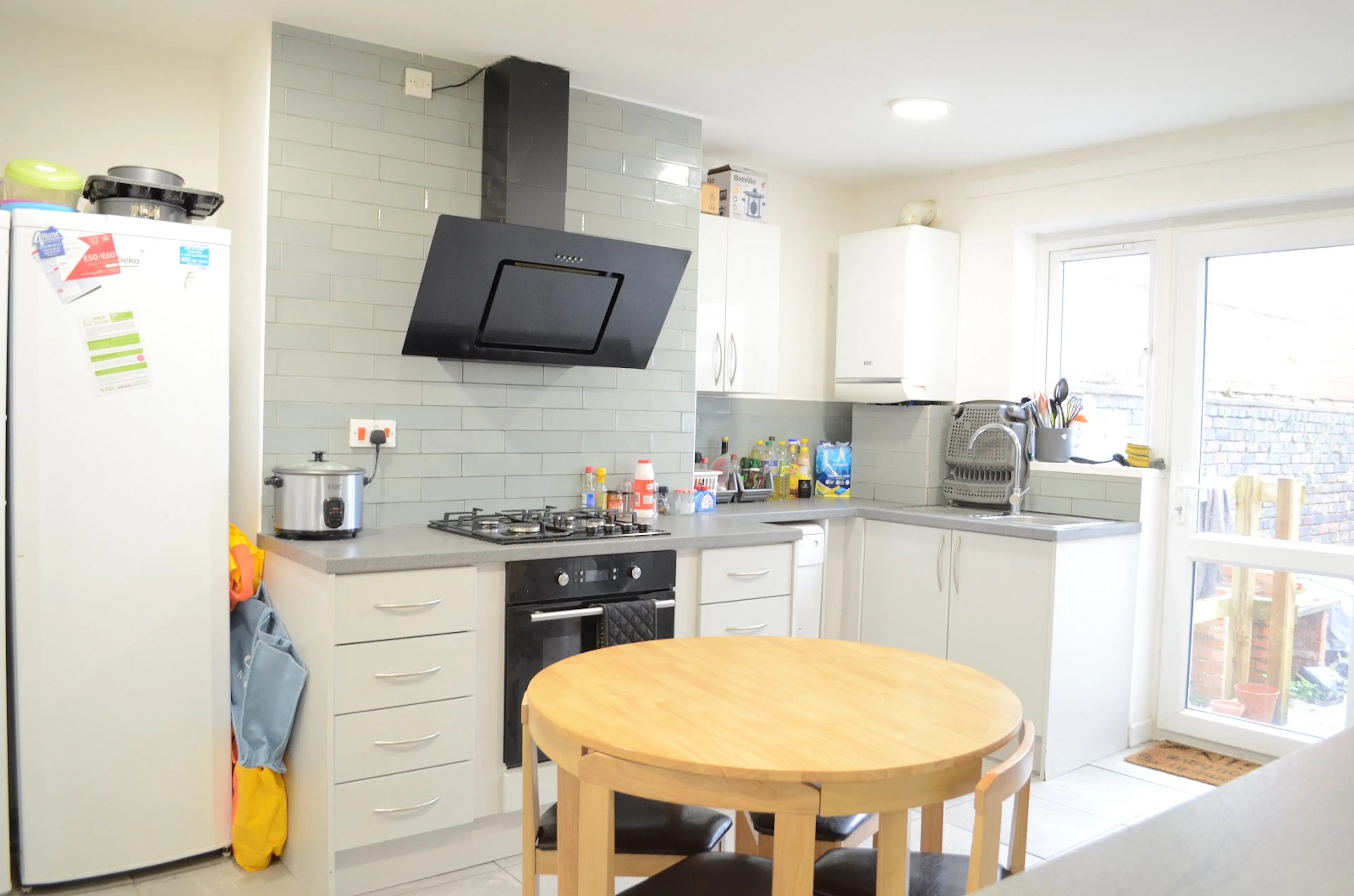 6 Bedroom Apartment KITCHEN 2