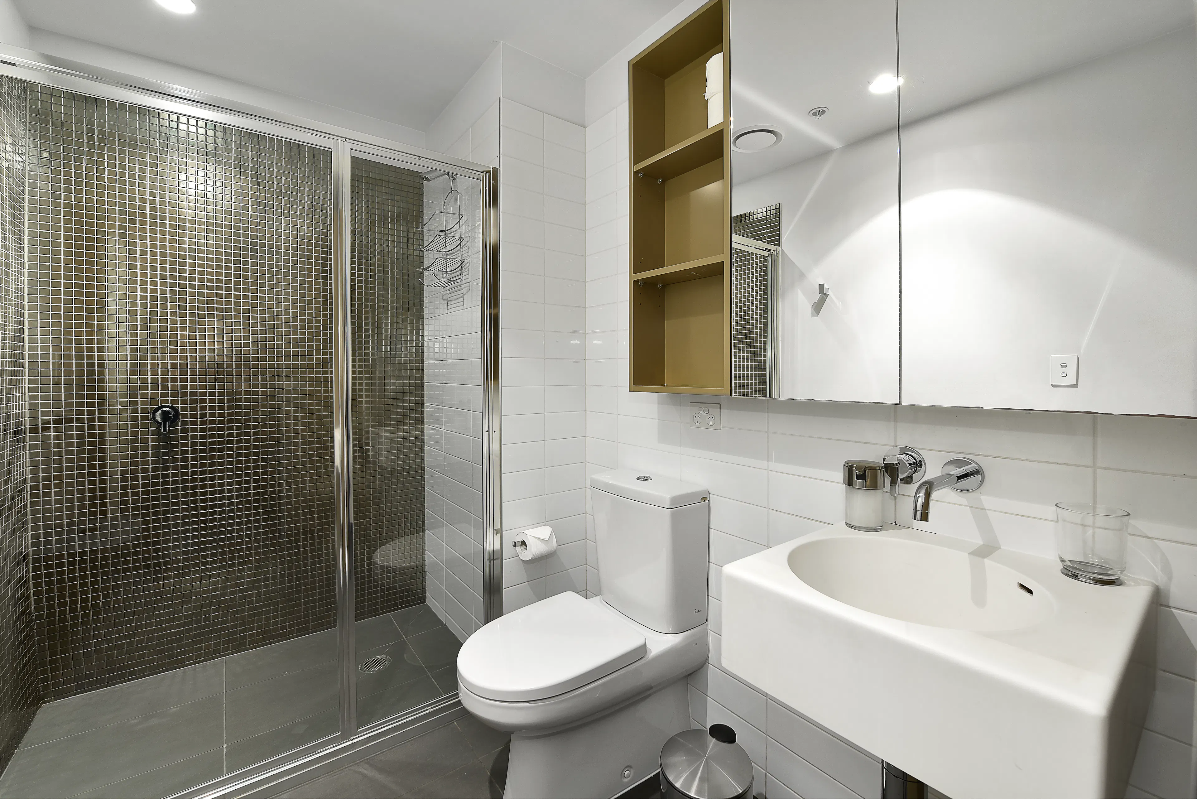 Apartment 1010 BATHROOM 3