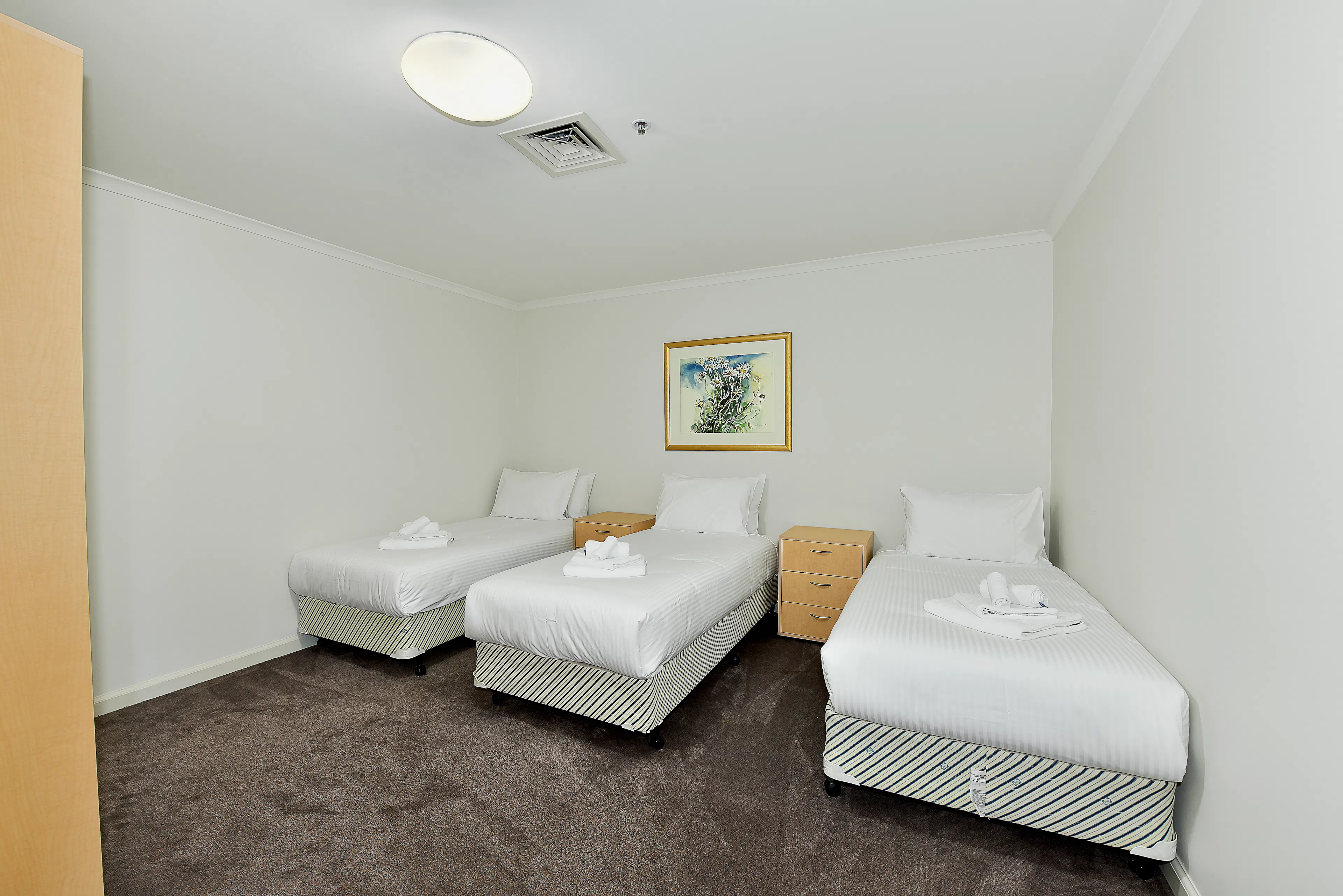 Studio Apartment (605) ROOM 1