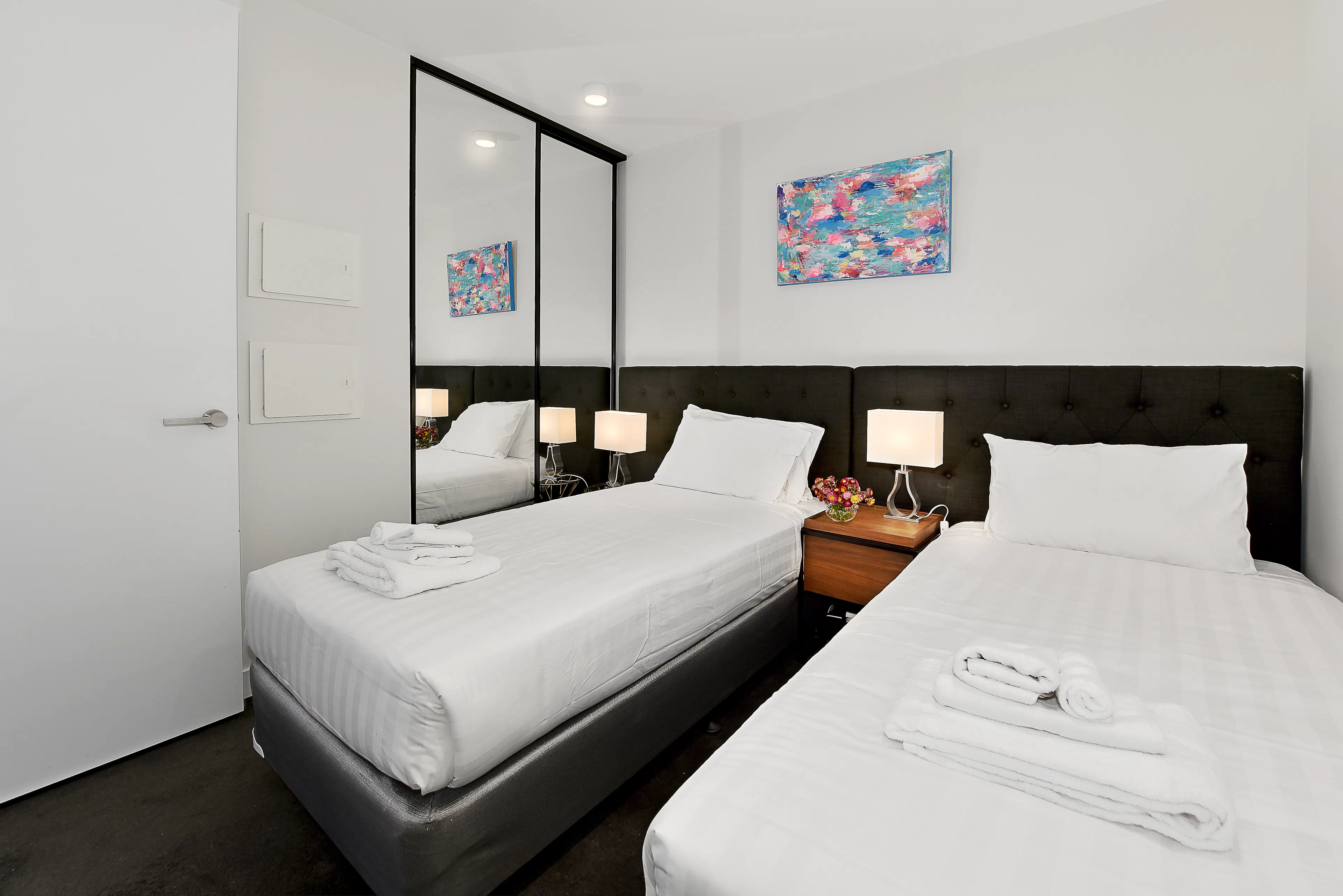 Apartment 1010 ROOM 1