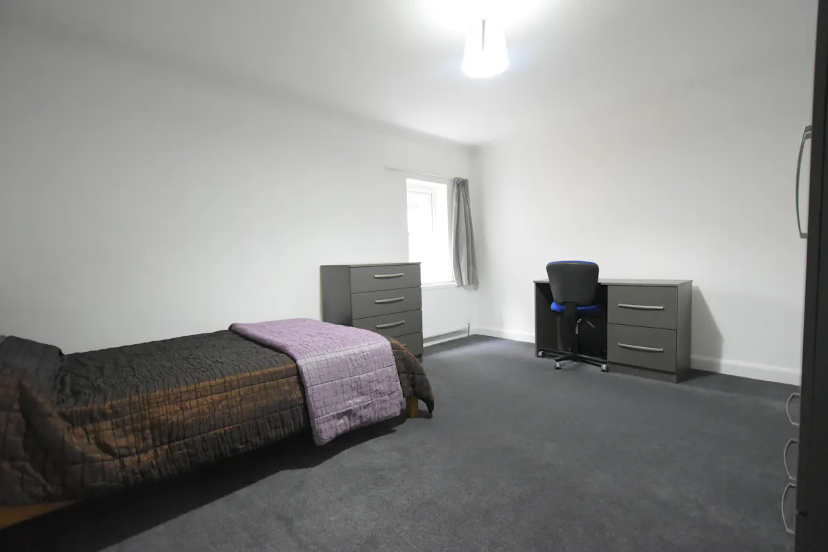 8 bedroom apartment ROOM