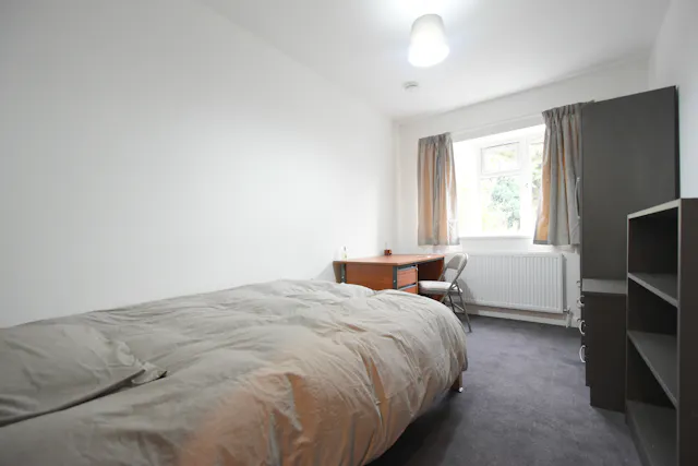 8 bedroom apartment room image 2