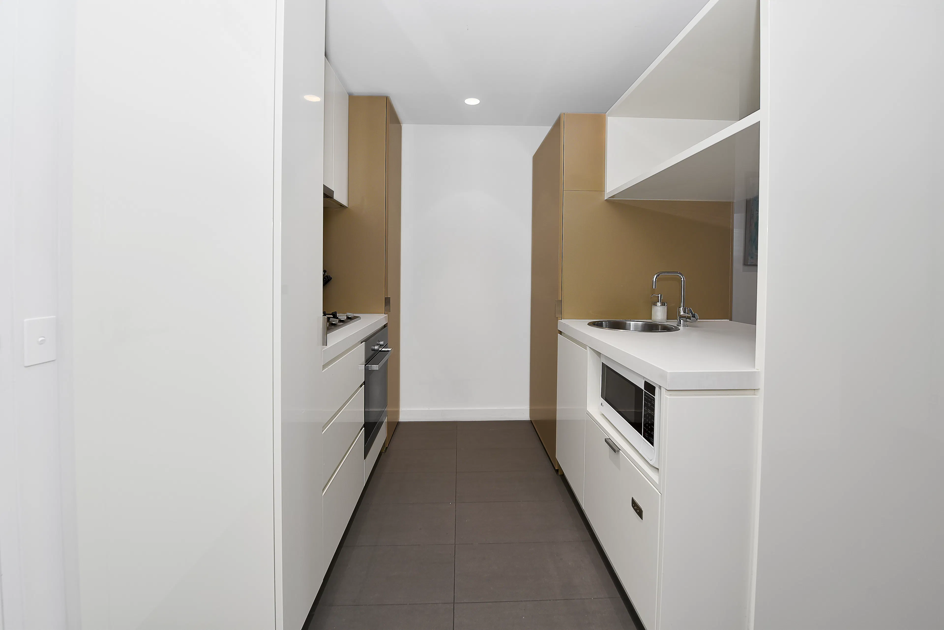 Apartment 1010 KITCHEN 2