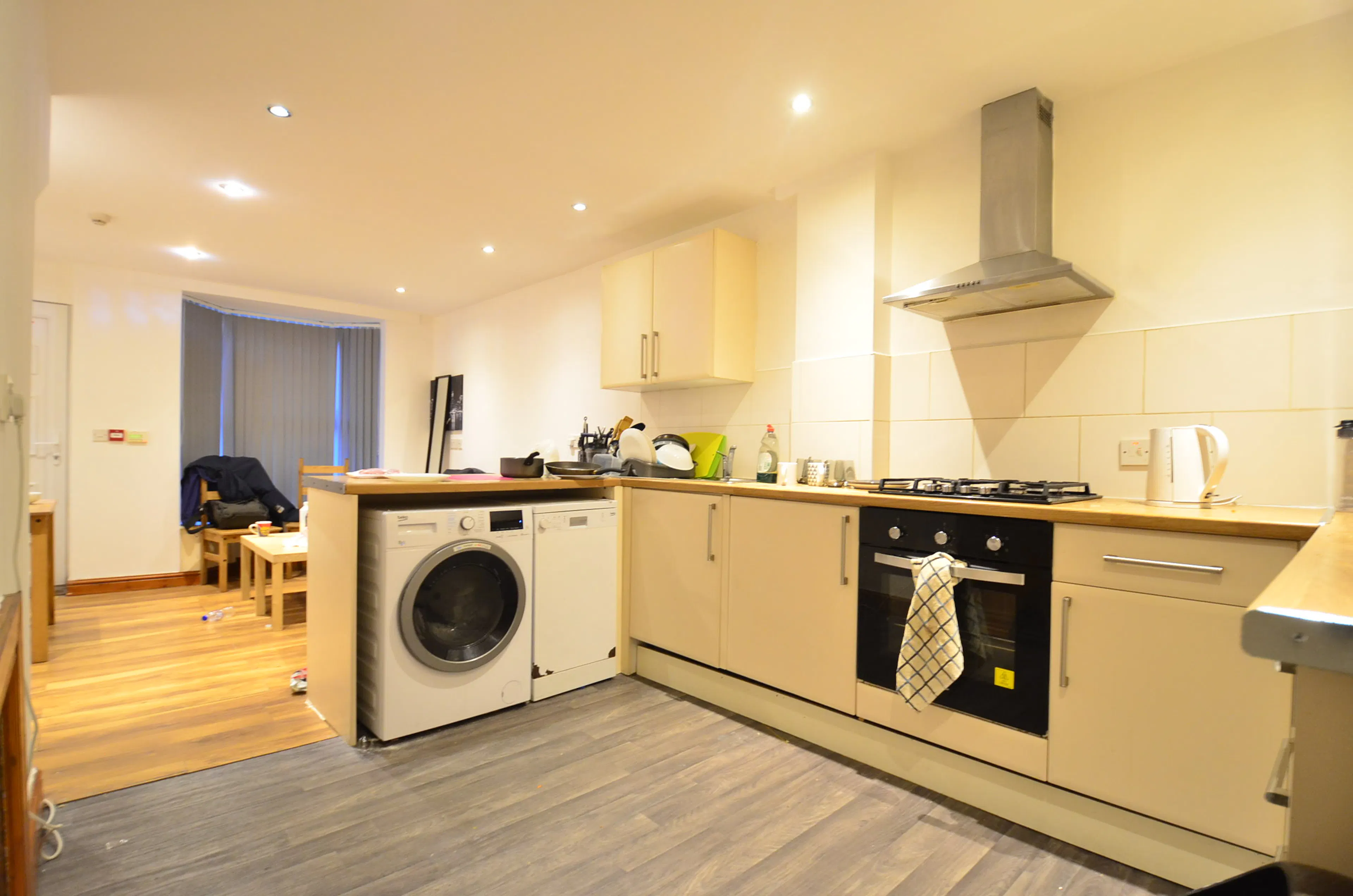 6 Bedroom Apartment KITCHEN 3