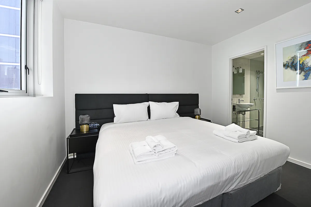 Apartment 1702 ROOM
