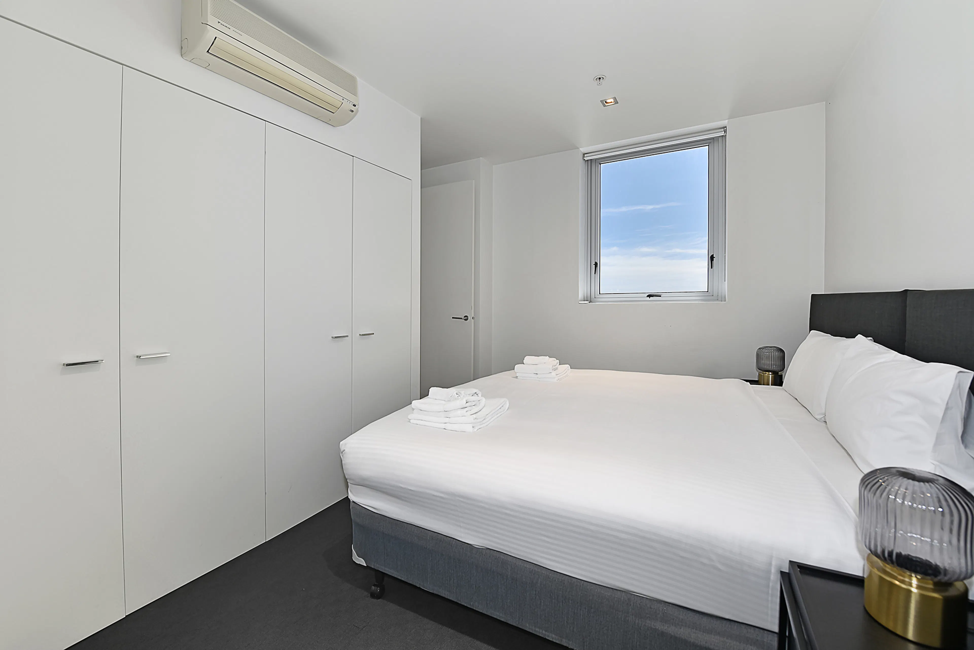 Apartment 1702 ROOM 1