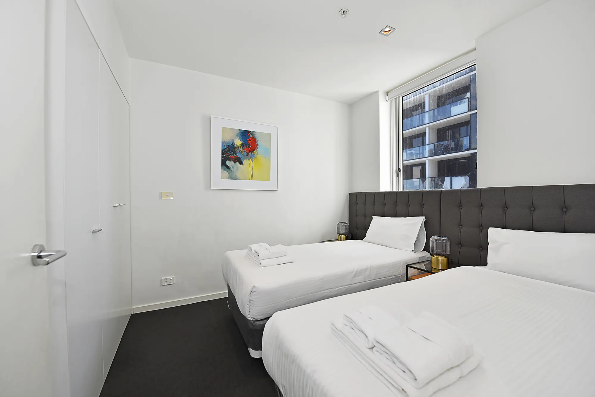 Apartment 1702 ROOM 2