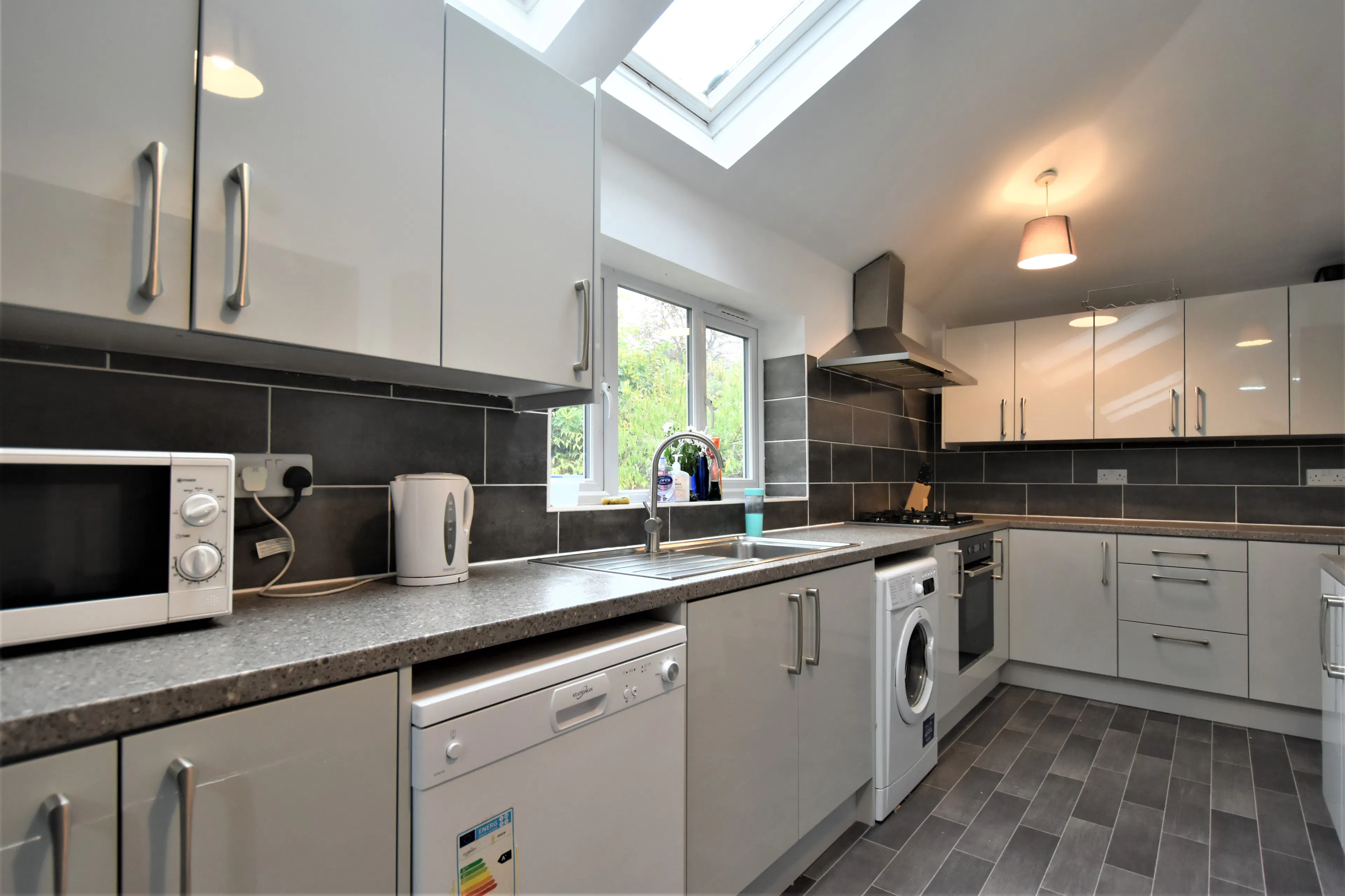 8 bedroom apartment KITCHEN 4