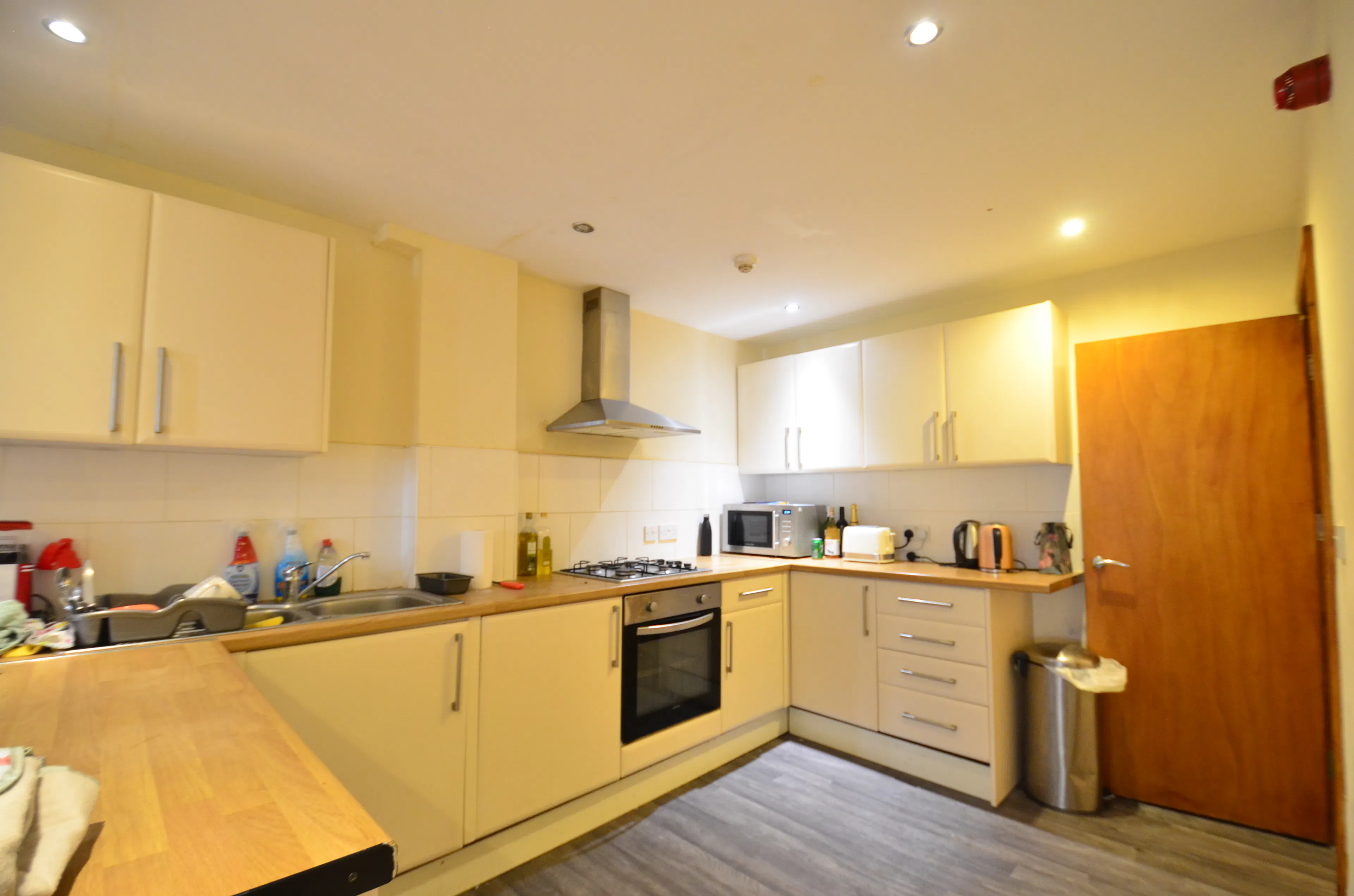 6 Bedroom Apartment KITCHEN 4
