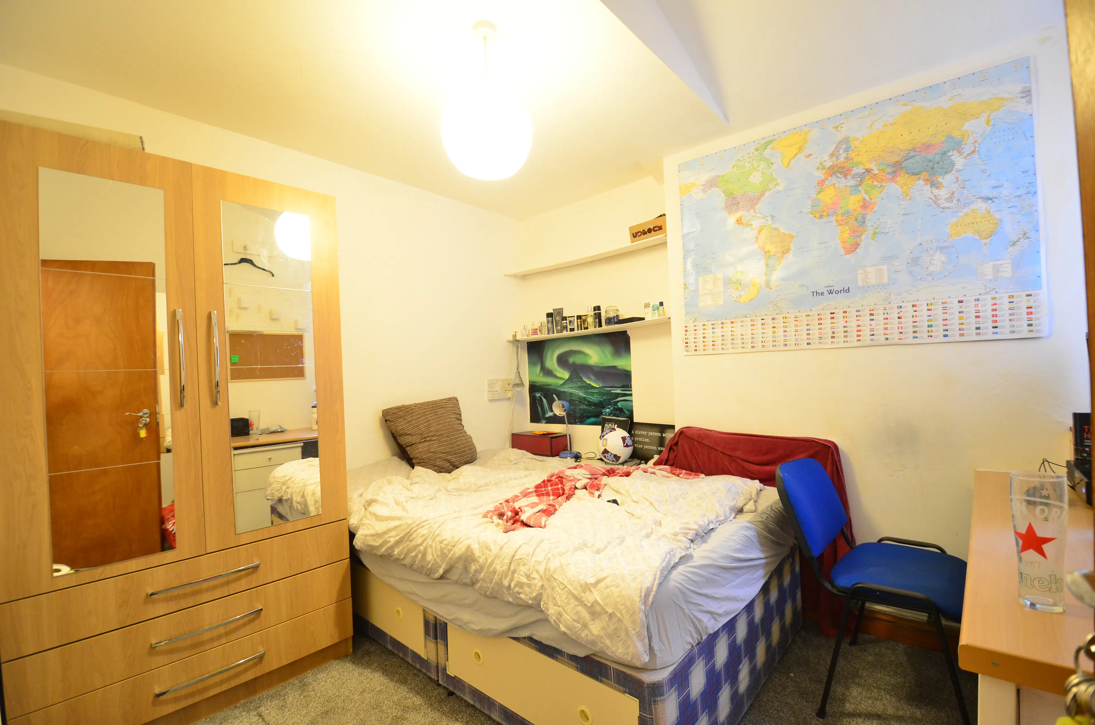 6 Bedroom Apartment ROOM 2