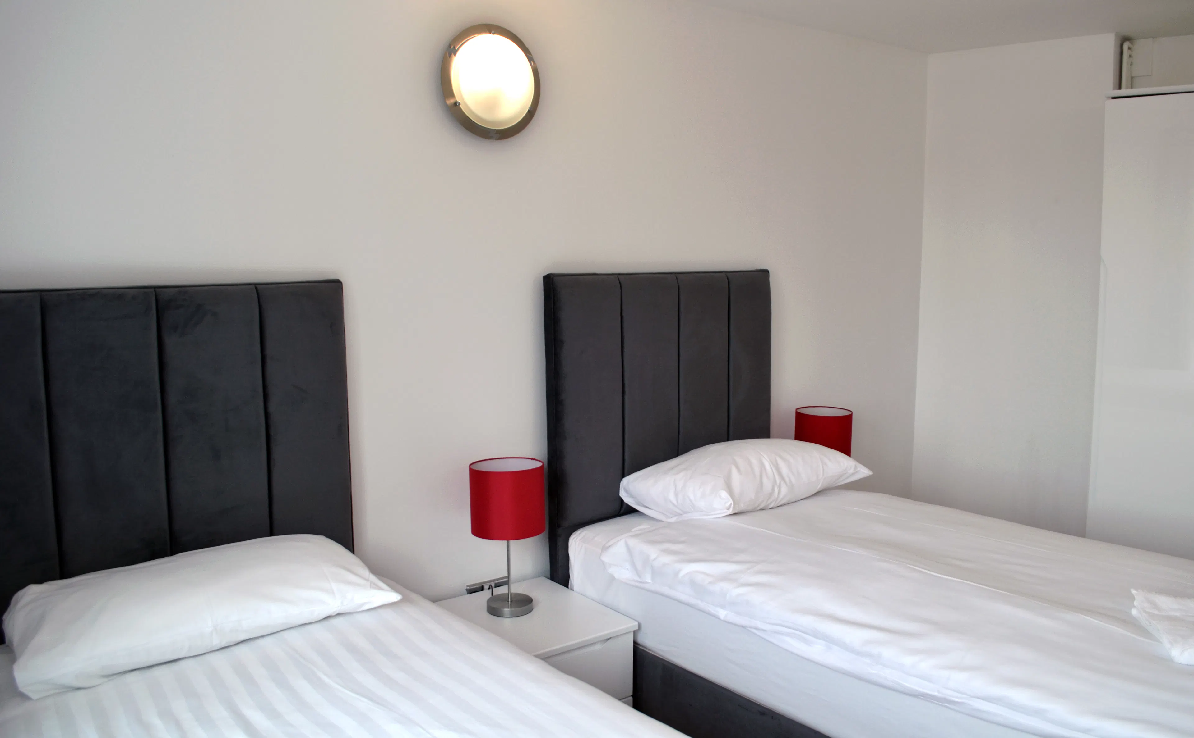 One Bedroom Apartment ROOM 1