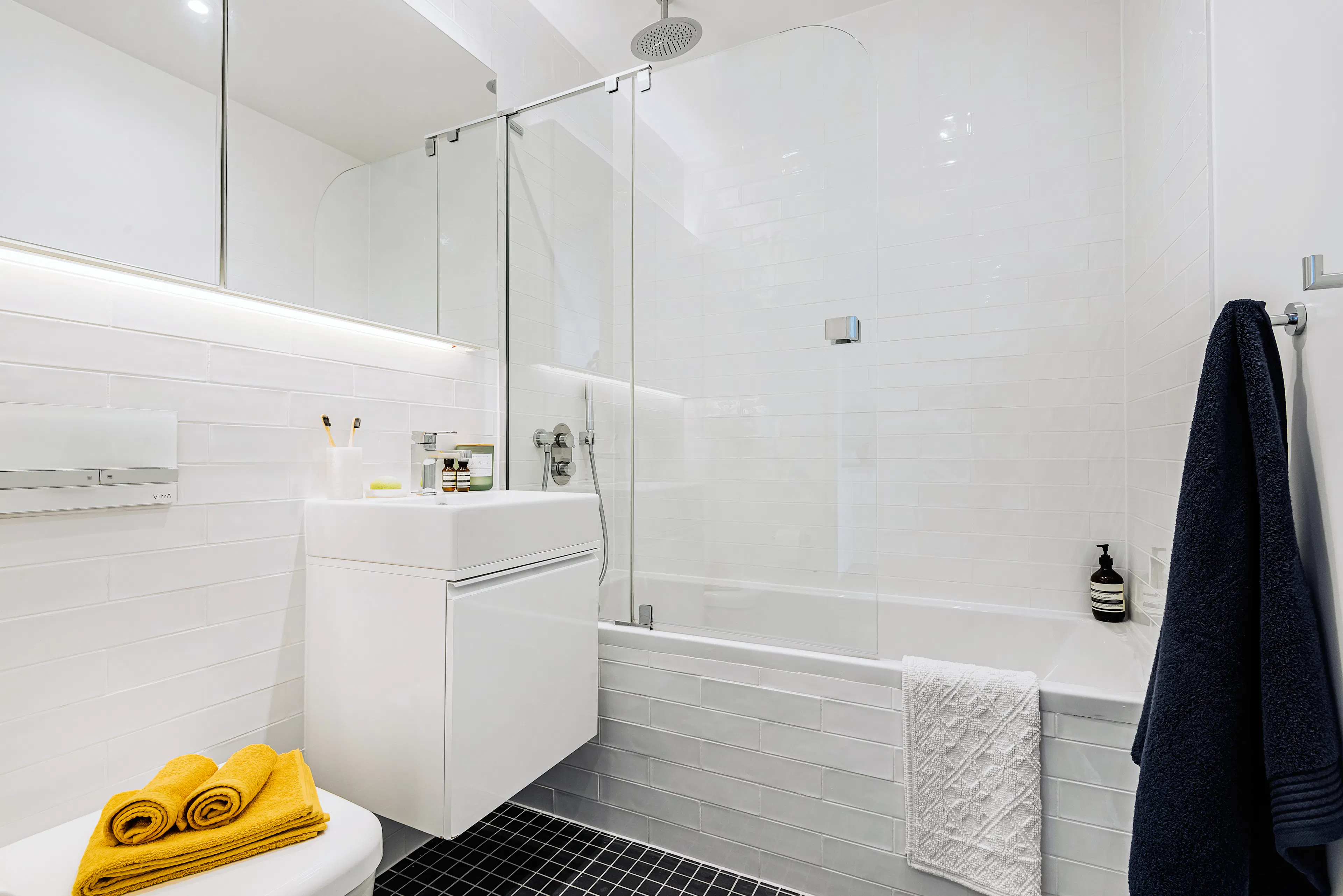Studio BATHROOM 2