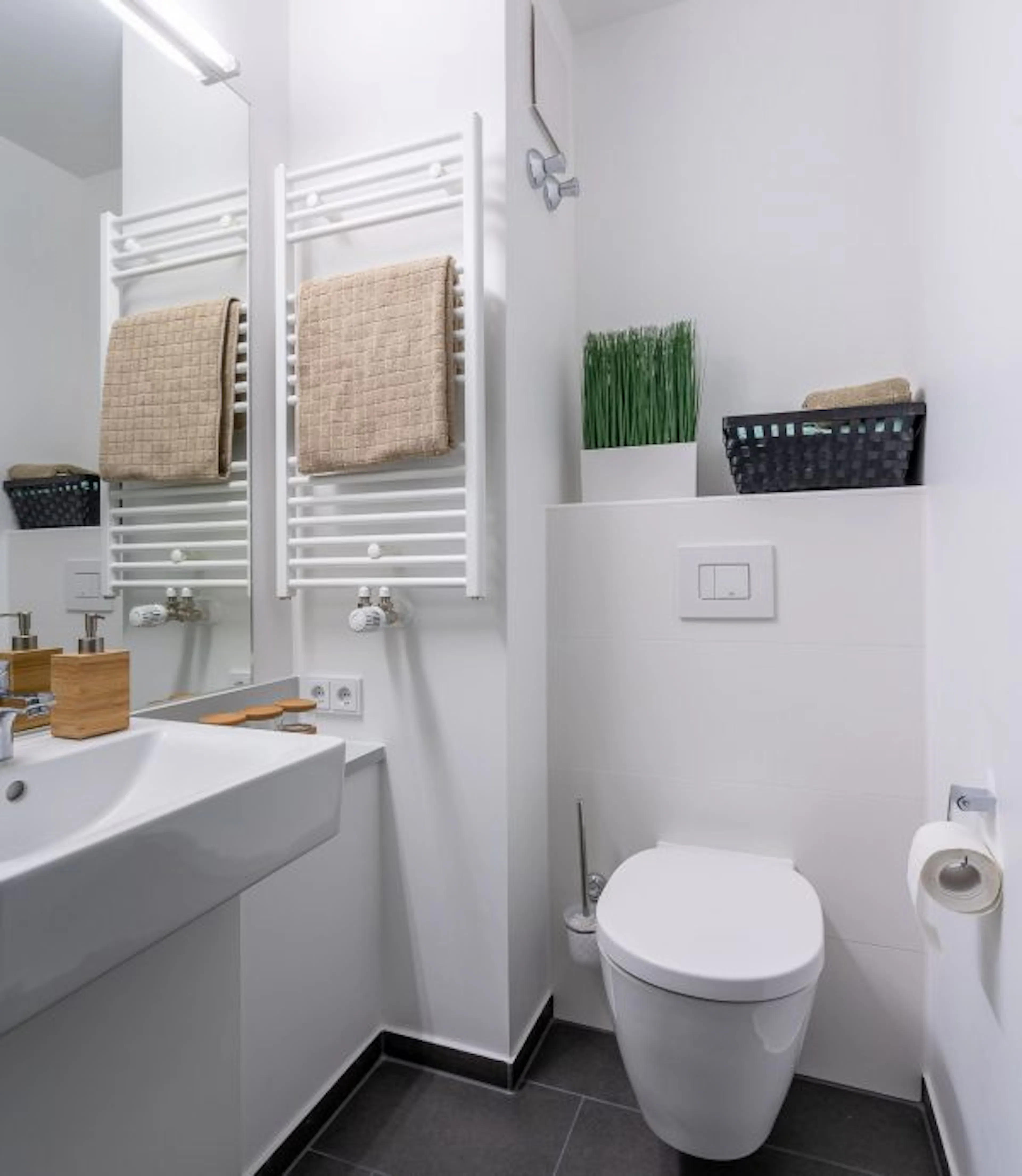 Single Studio BATHROOM 4