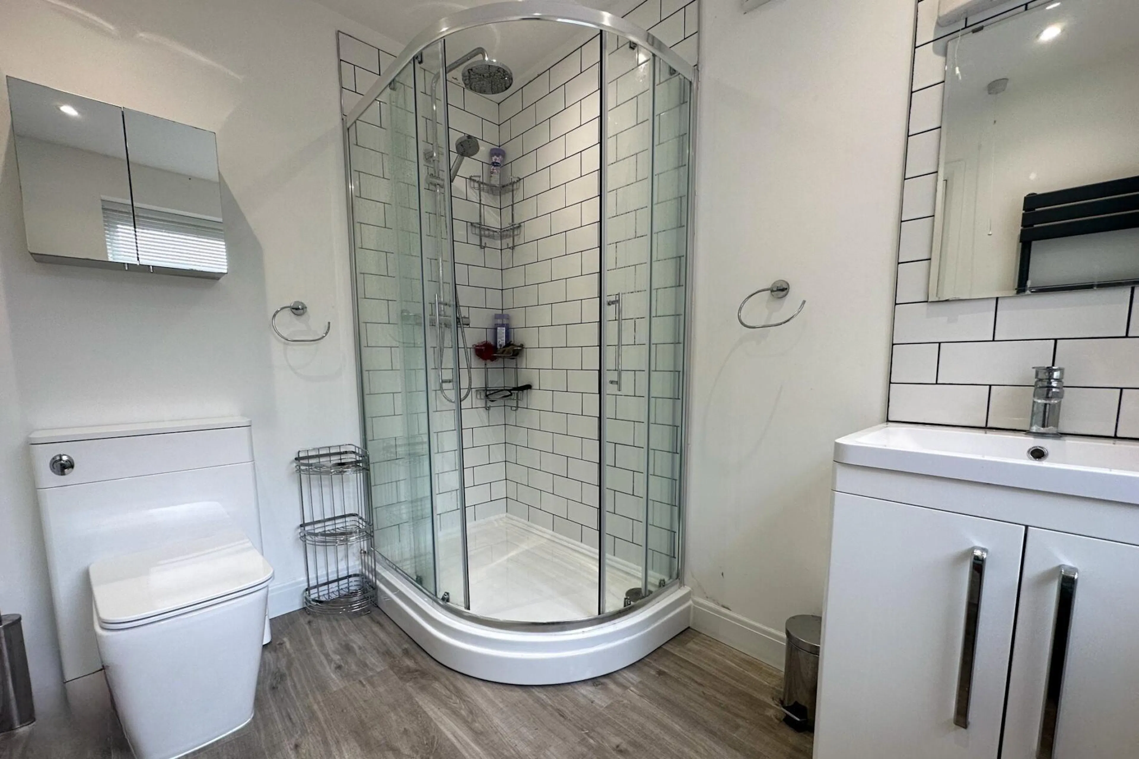BATHROOM BATHROOM 4