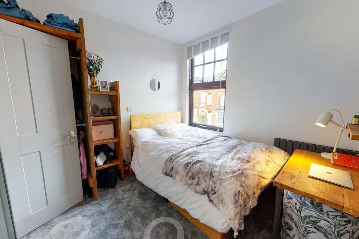 ROOM ROOM