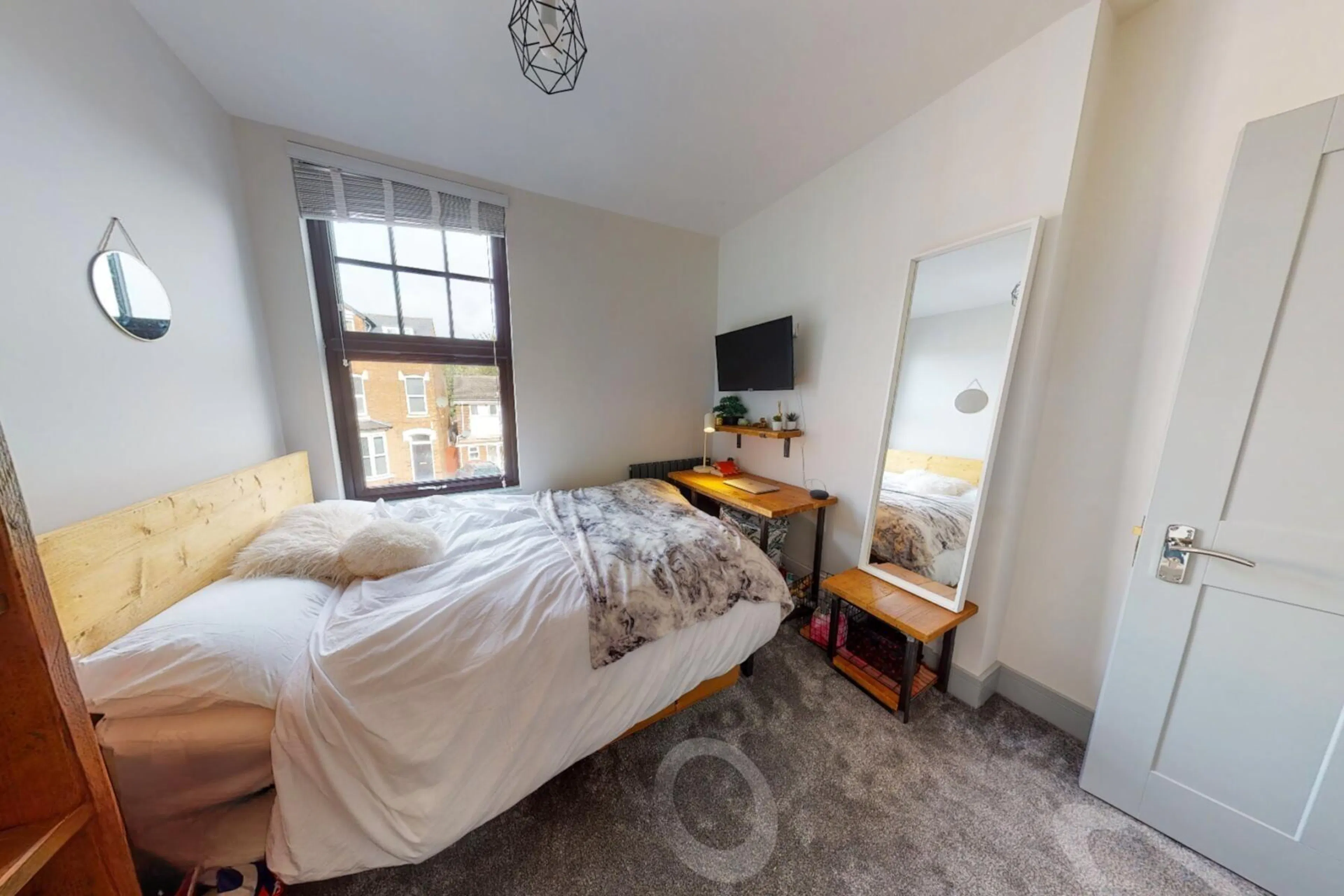 ROOM ROOM 1