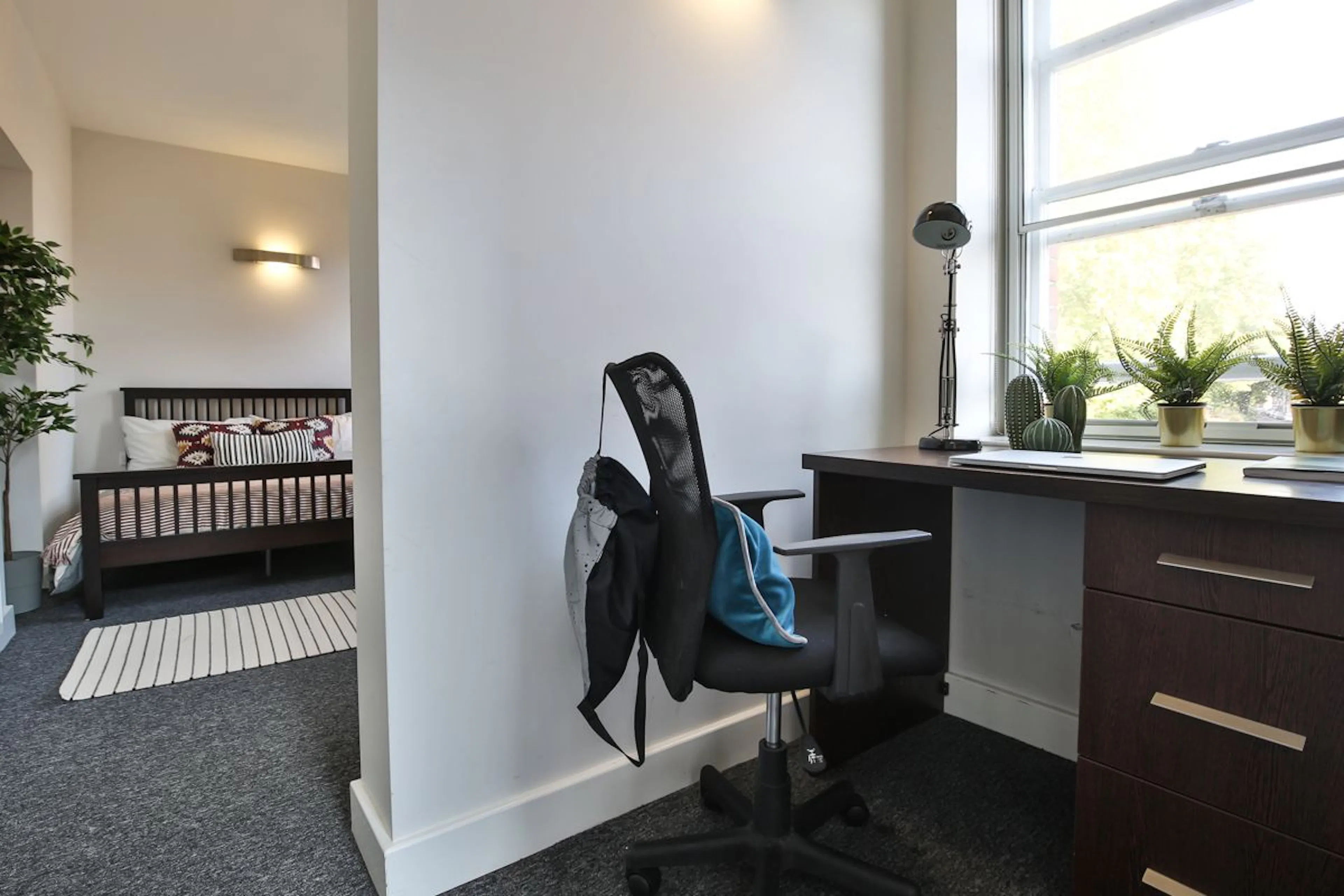 Classic Bigger 1-Bed Apartment ROOM 3
