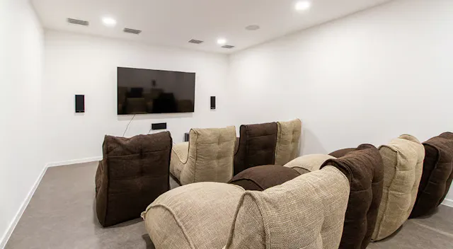 Platinum Studio room image 1