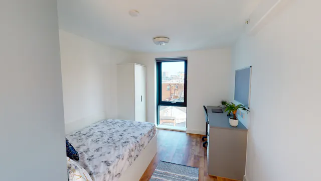 Silver Ensuite room image 1