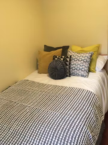 longside-house-bradford-Deluxe Ensuite-1