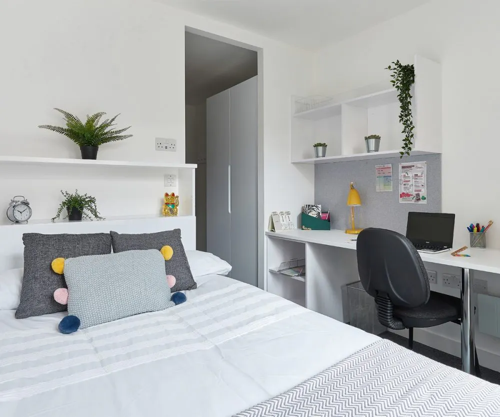 ROOM ROOM 4