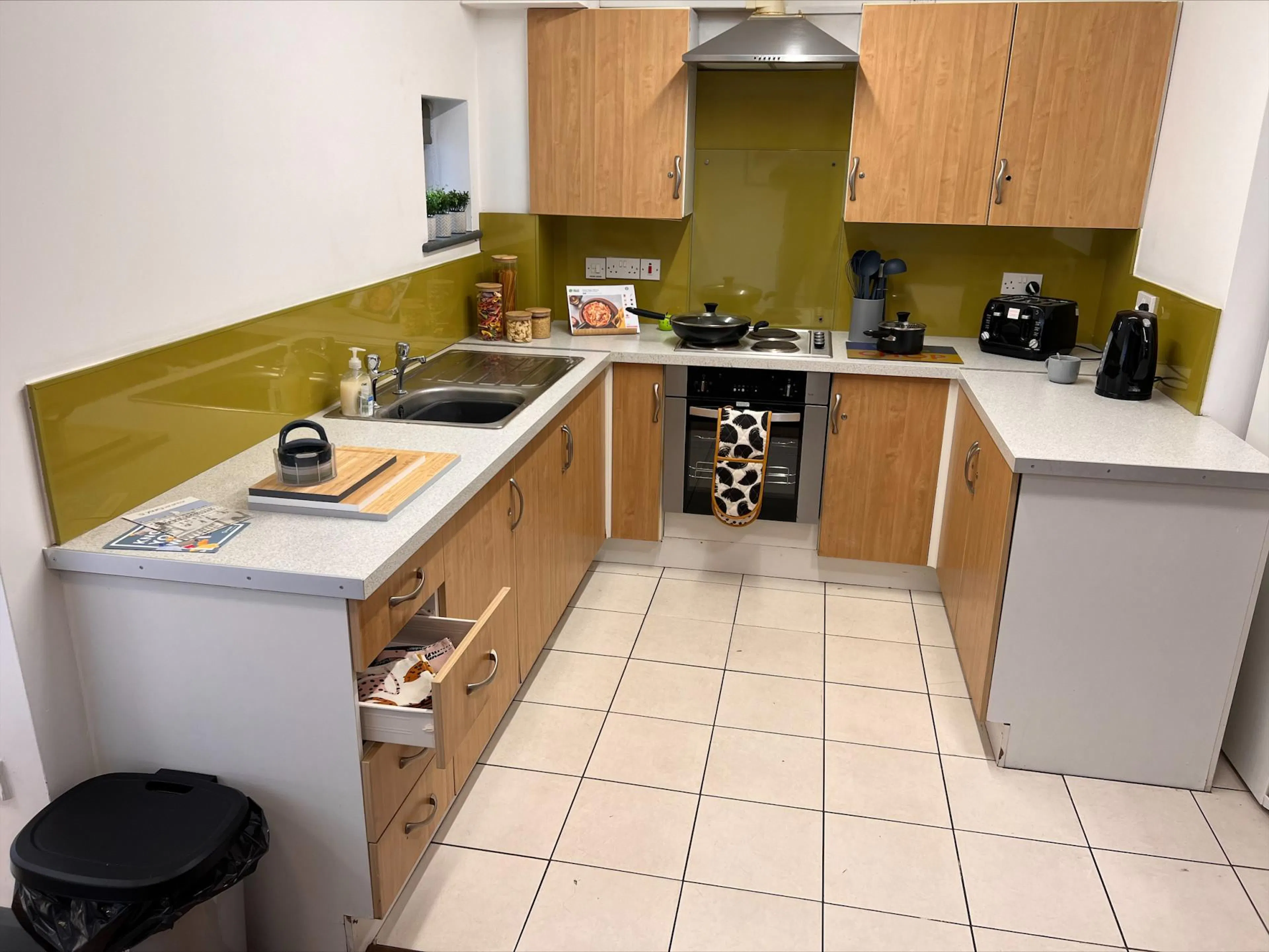 Deluxe En-suite Third Floor KITCHEN 1