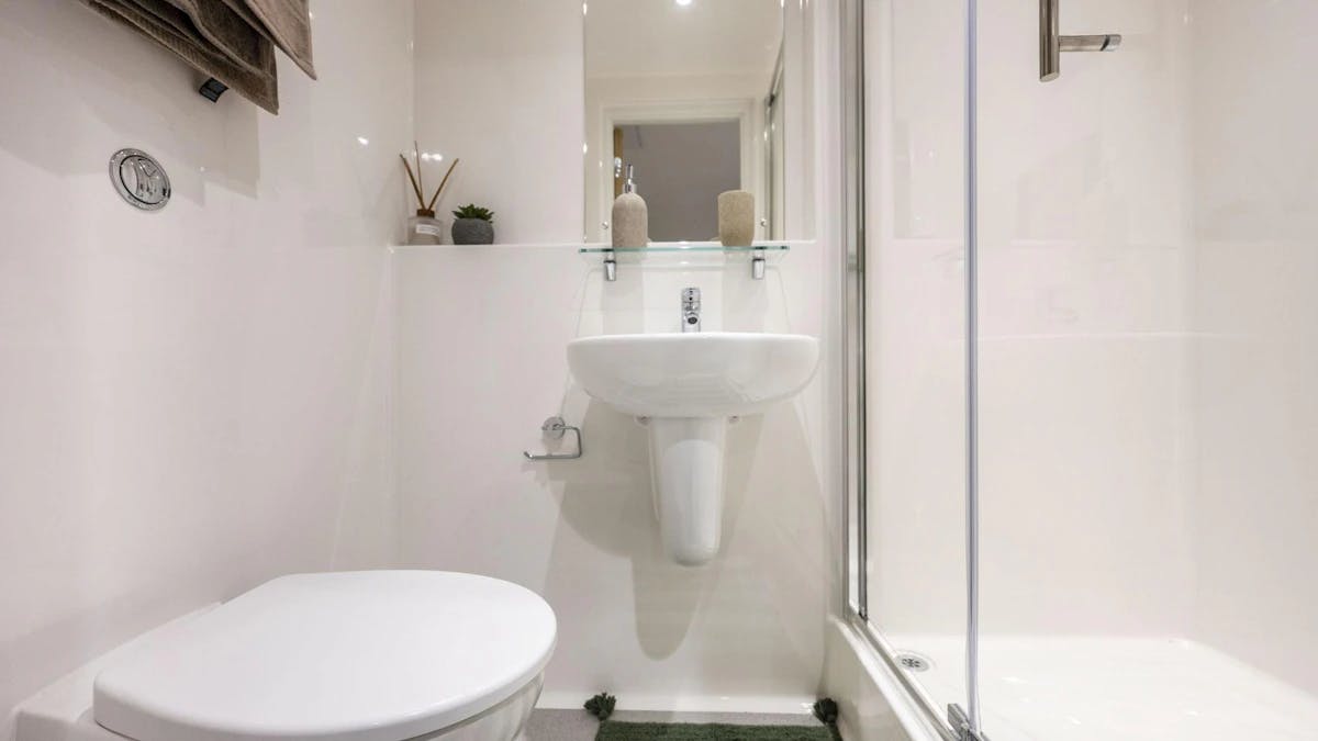 Silver Ensuite