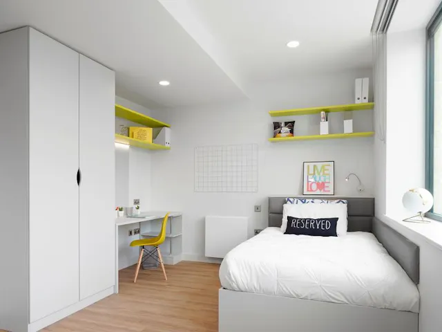 Silver Ensuite room image 1