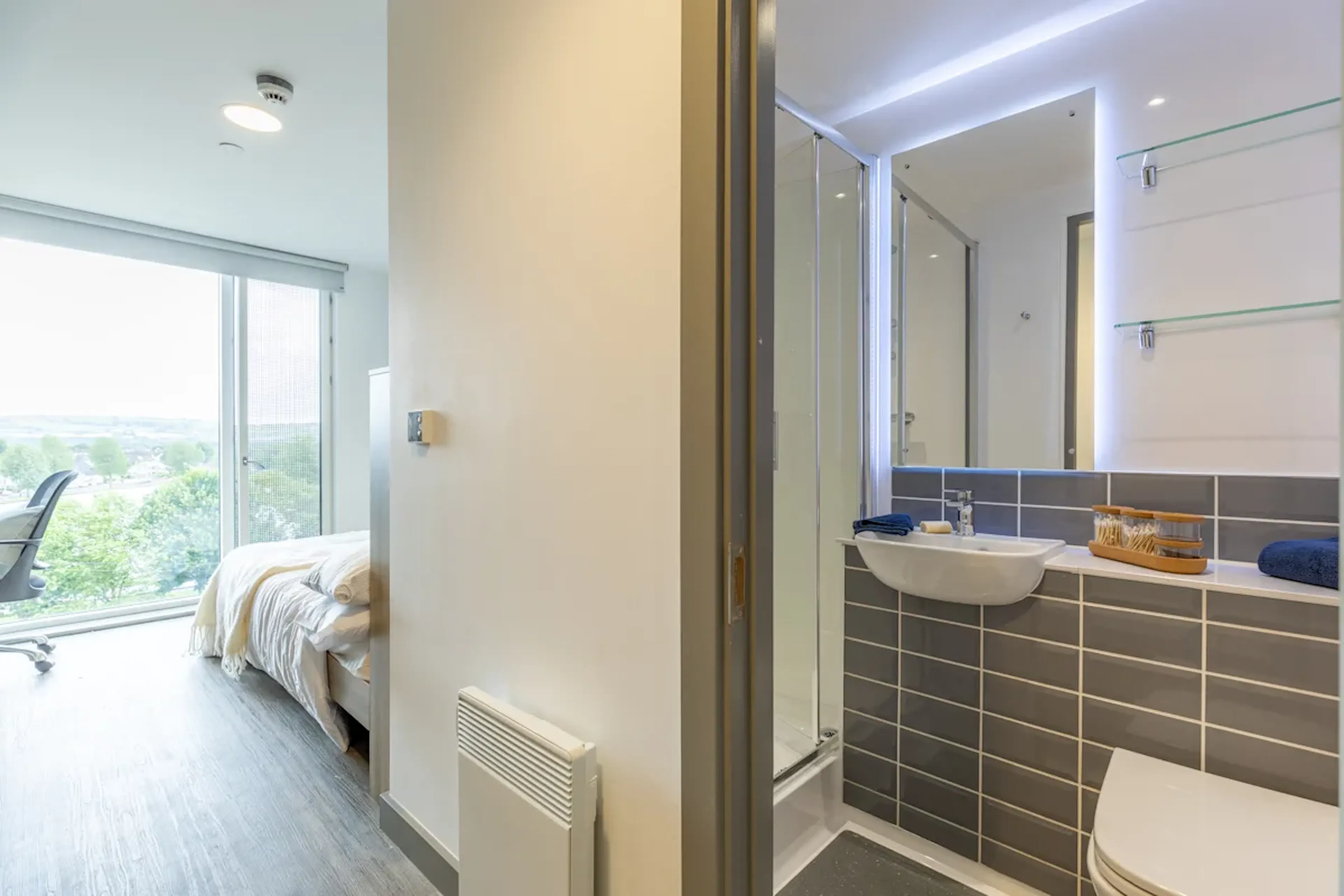 Deluxe Ensuite BATHROOM 4