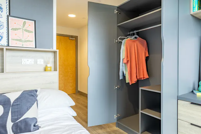 Deluxe Ensuite room image 3