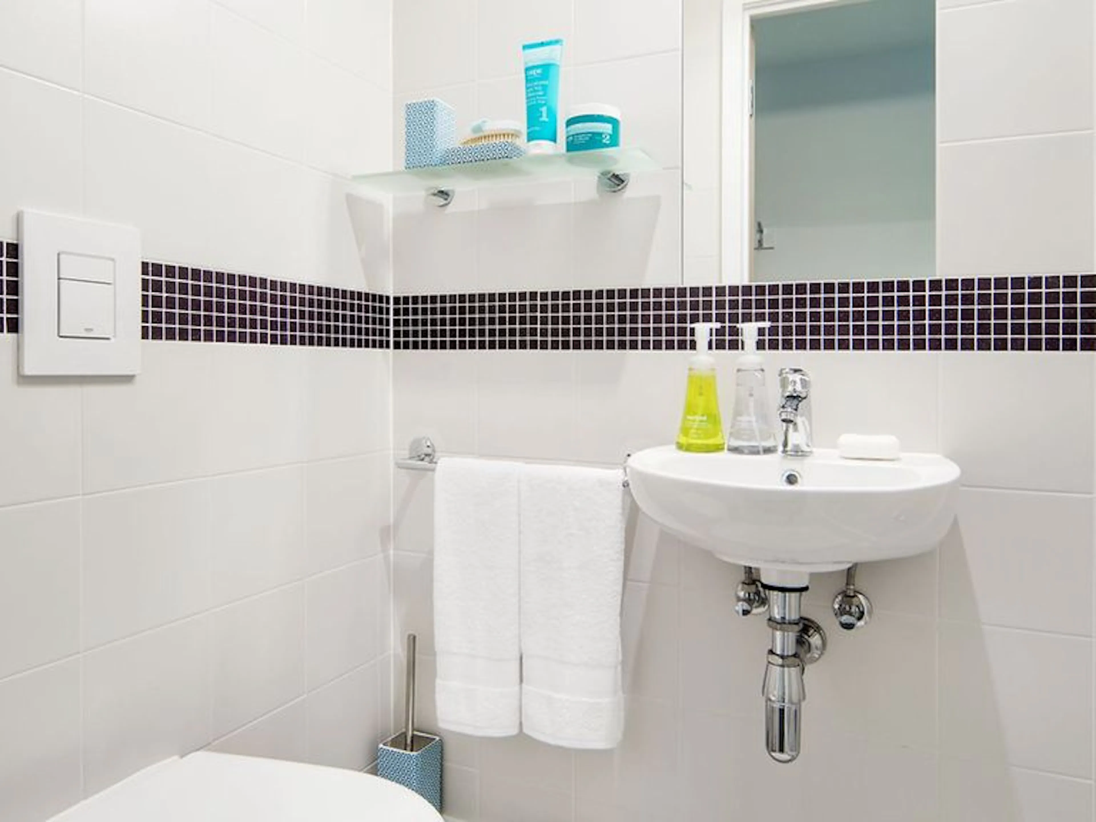 Deluxe Ensuite BATHROOM 4