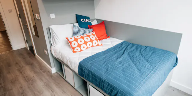Deluxe Ensuite room image 1