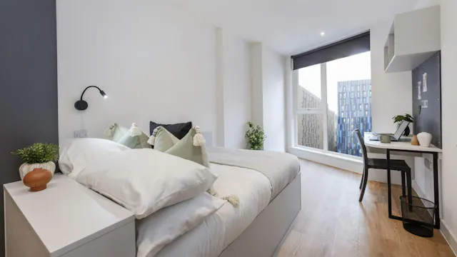 Deluxe Ensuite room image 2