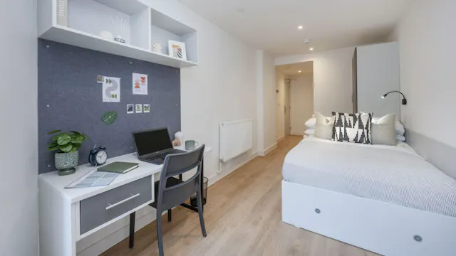 Deluxe Ensuite room image 1