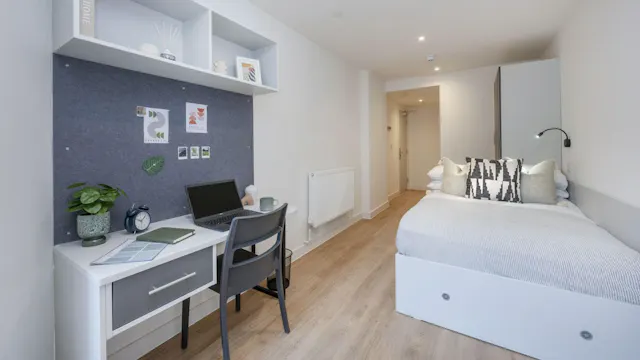 Deluxe Ensuite room image 1