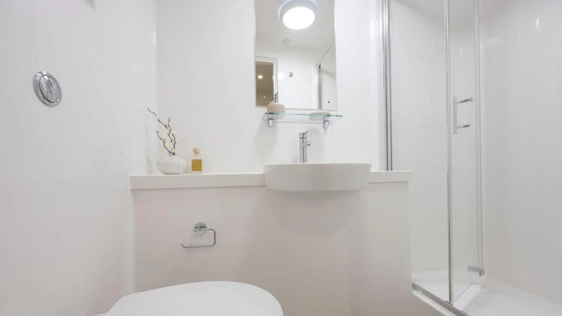 Deluxe Ensuite