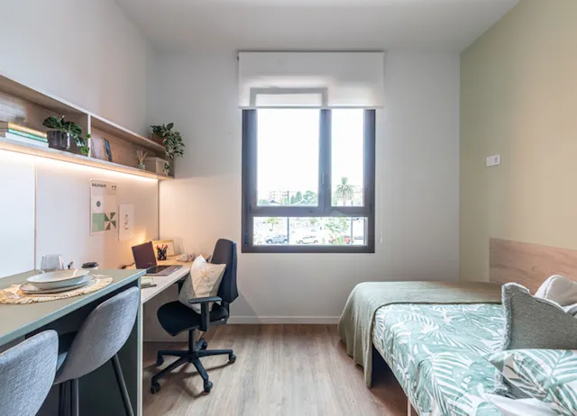 Deluxe Ensuite room image 2