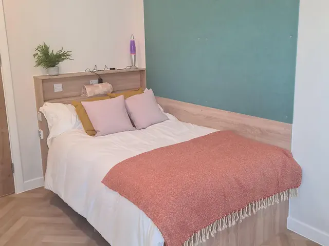 Deluxe Ensuite room image 1