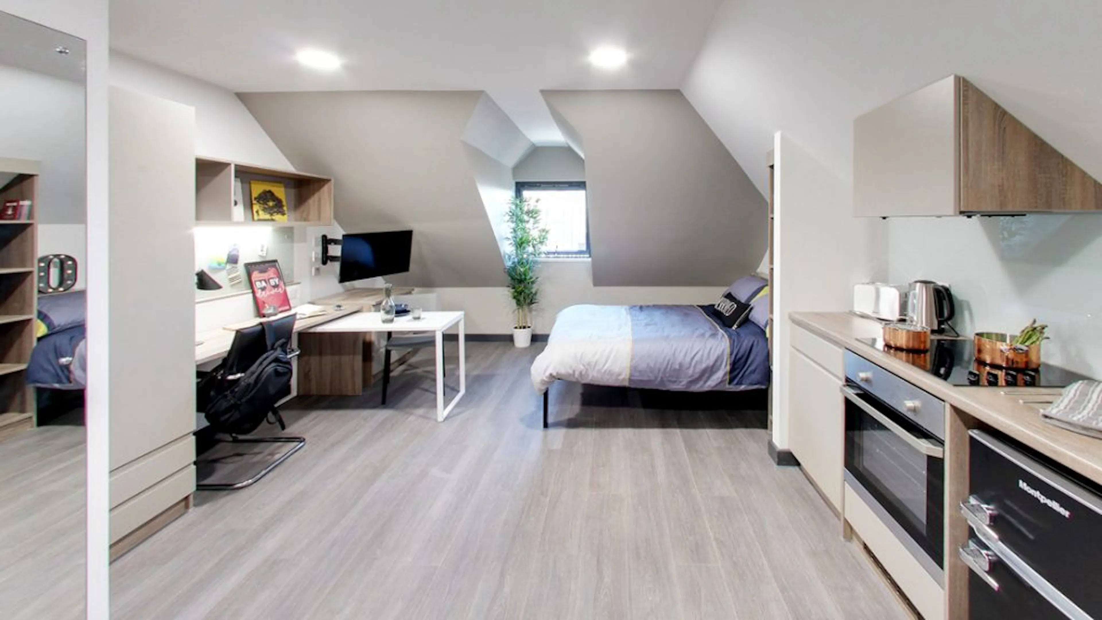 ROOM ROOM 1
