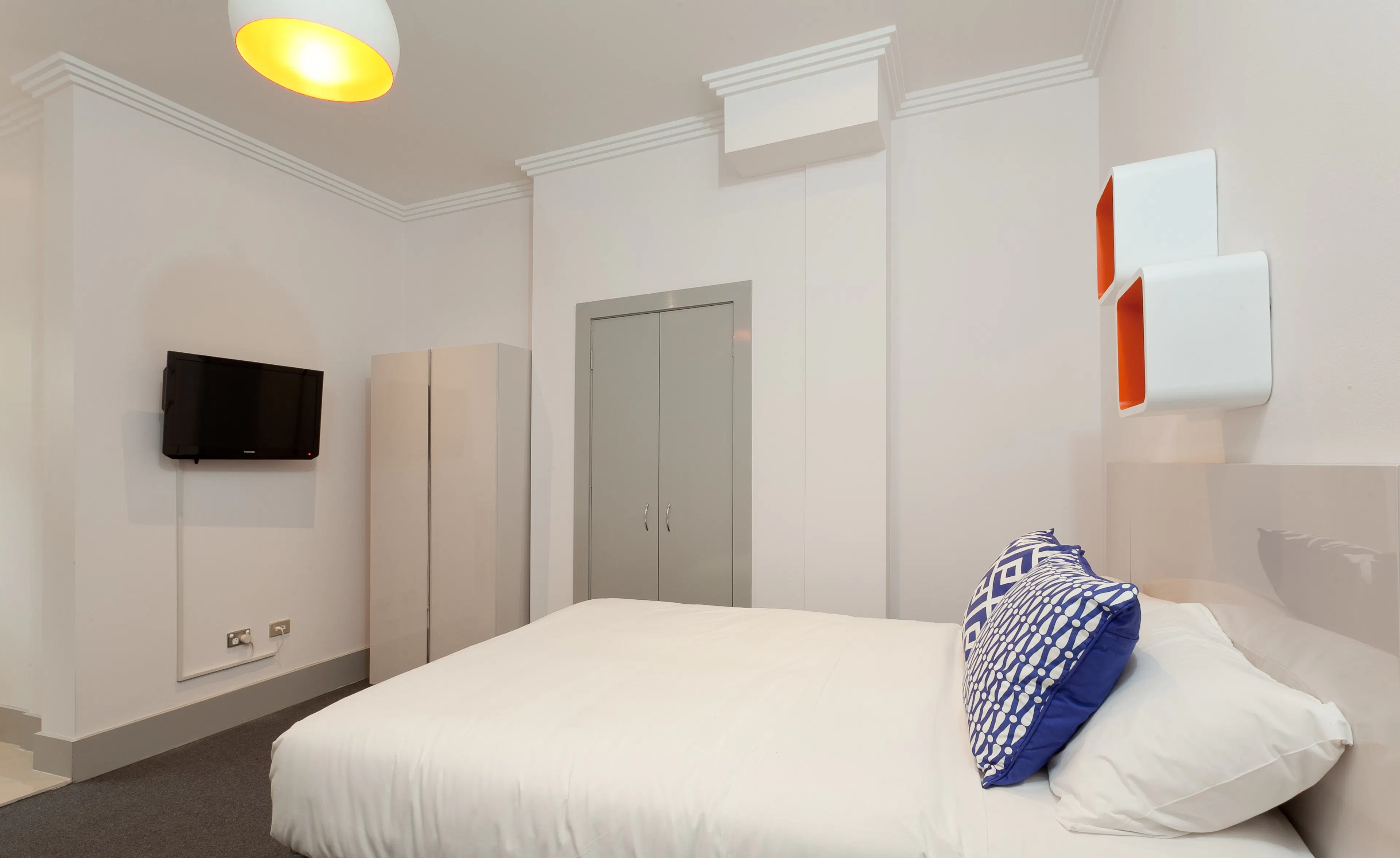 ROOM ROOM 1