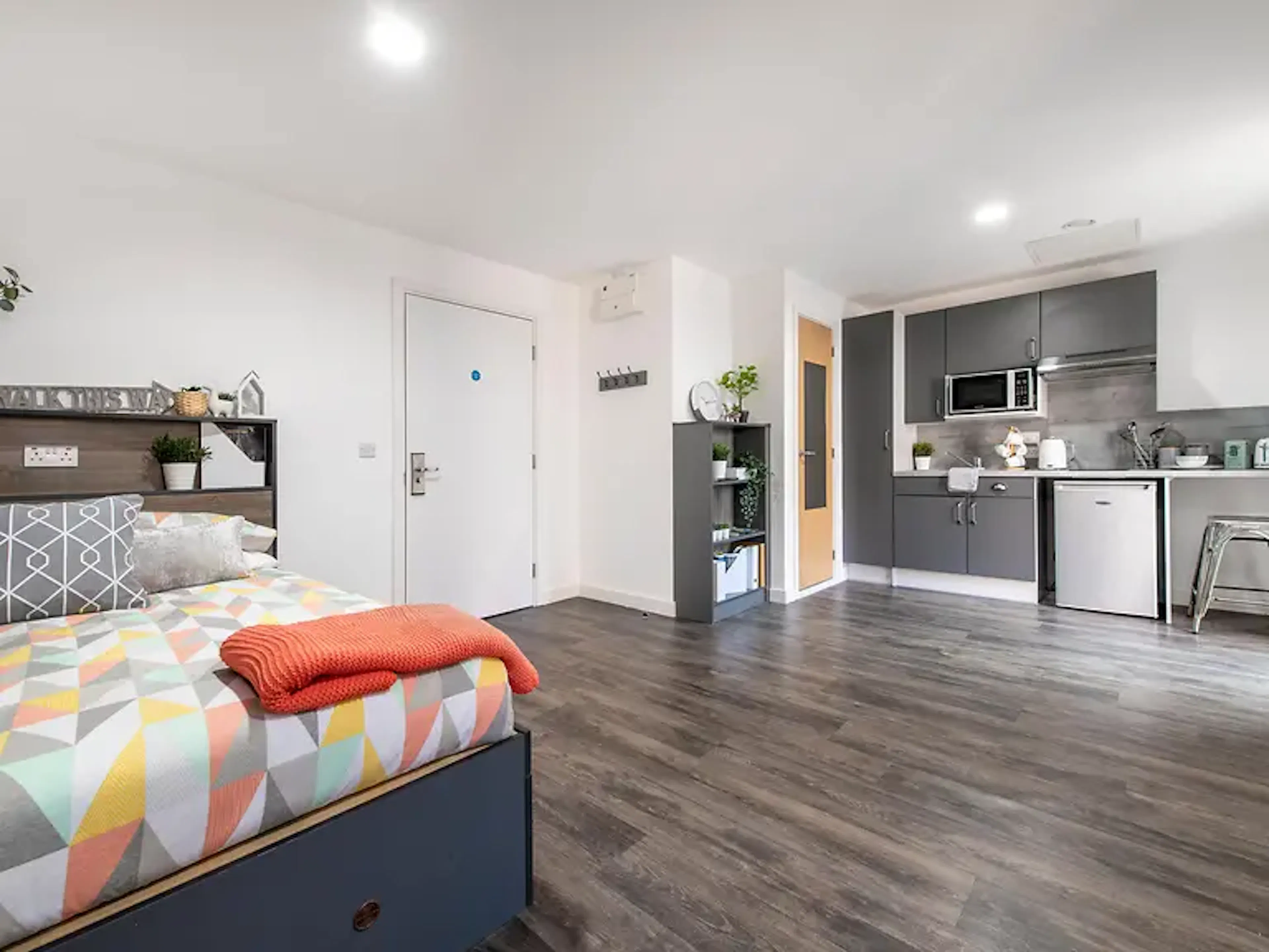 Premium Studio BATHROOM 3