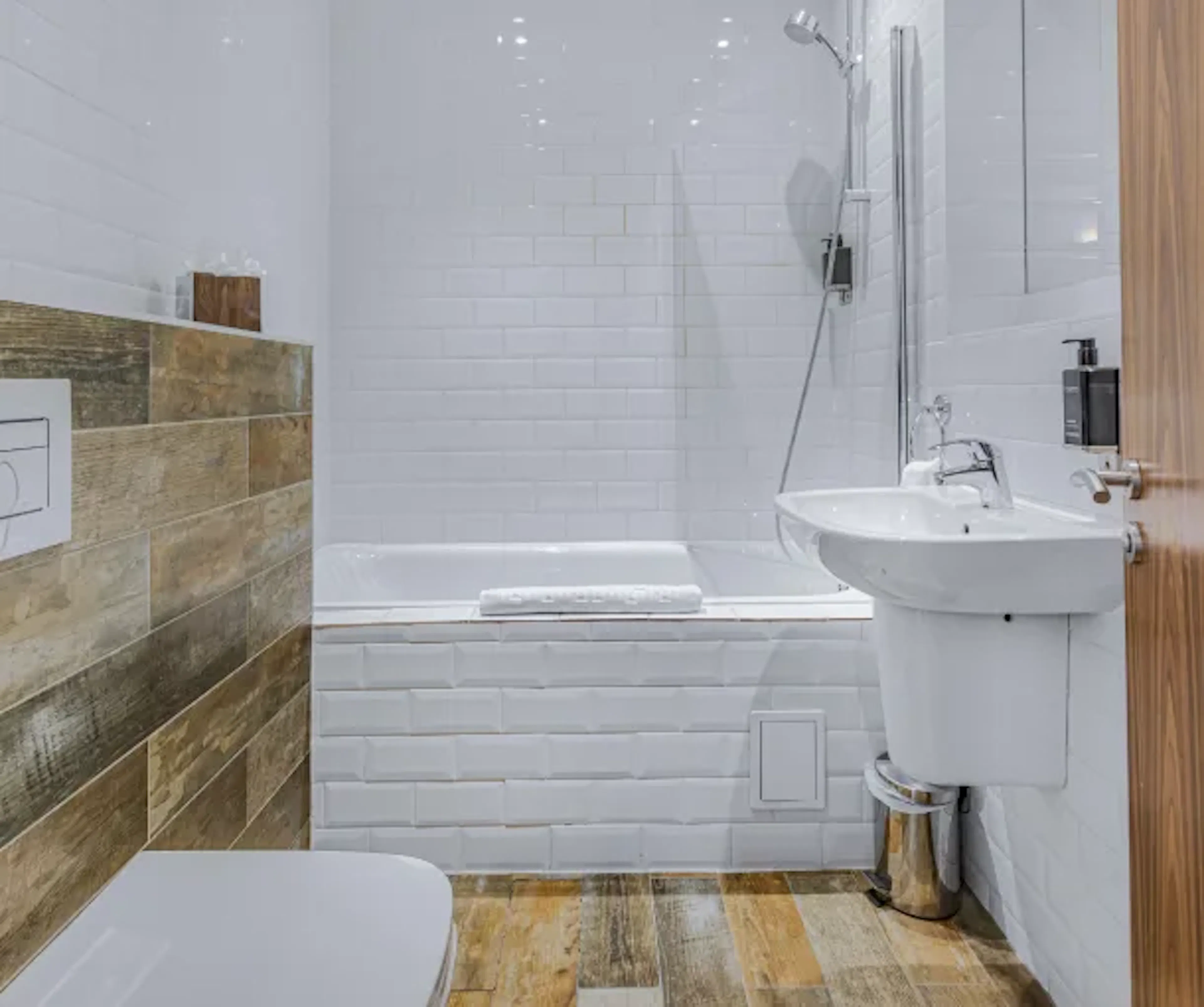 Premium Studio BATHROOM 3