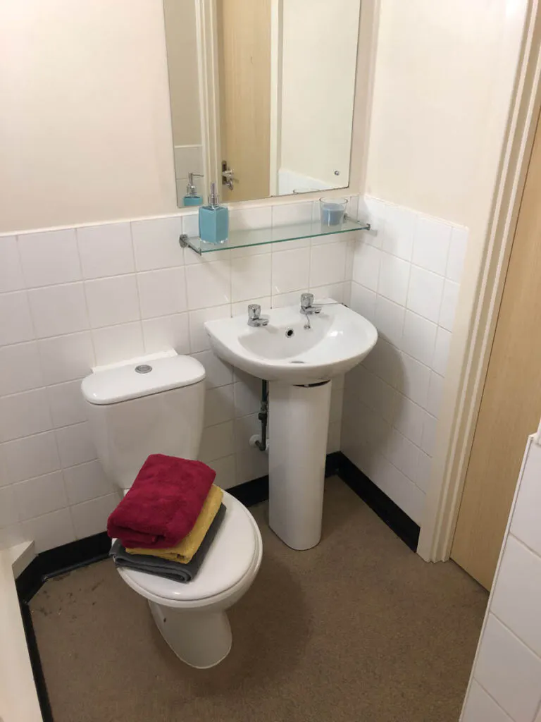 Deluxe Studio- UK Guarantor not required.