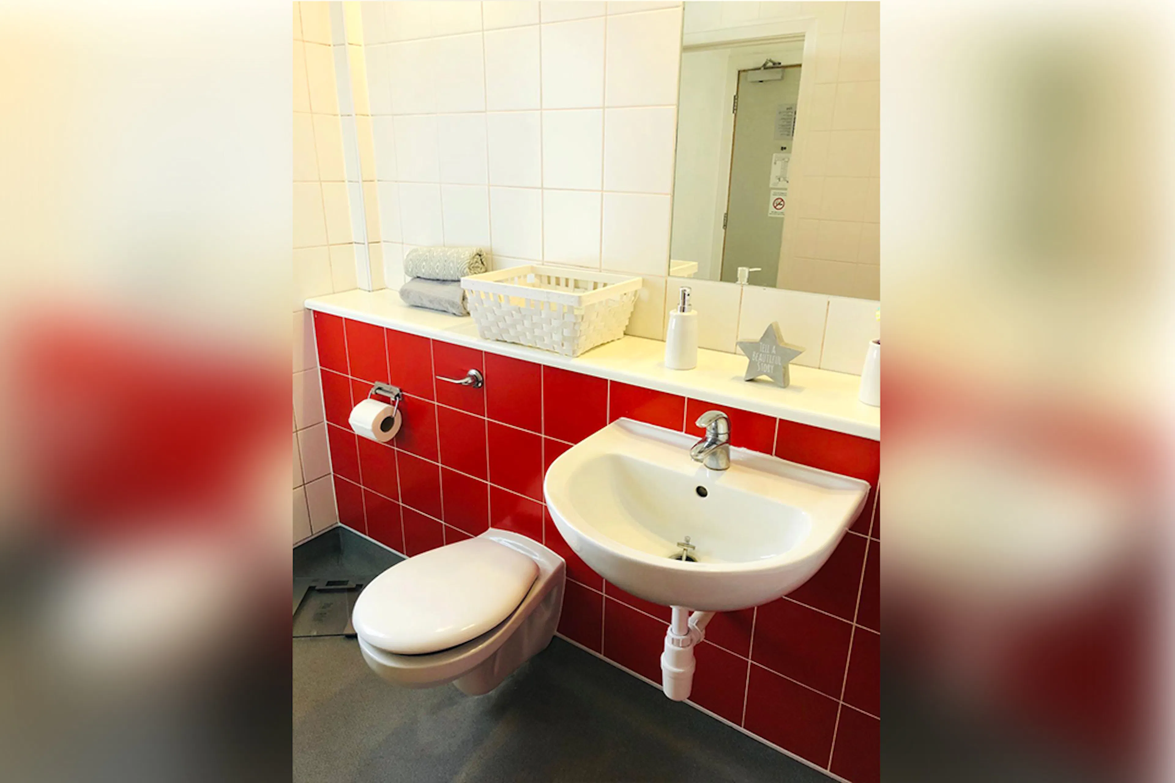 Deluxe Studio BATHROOM 2